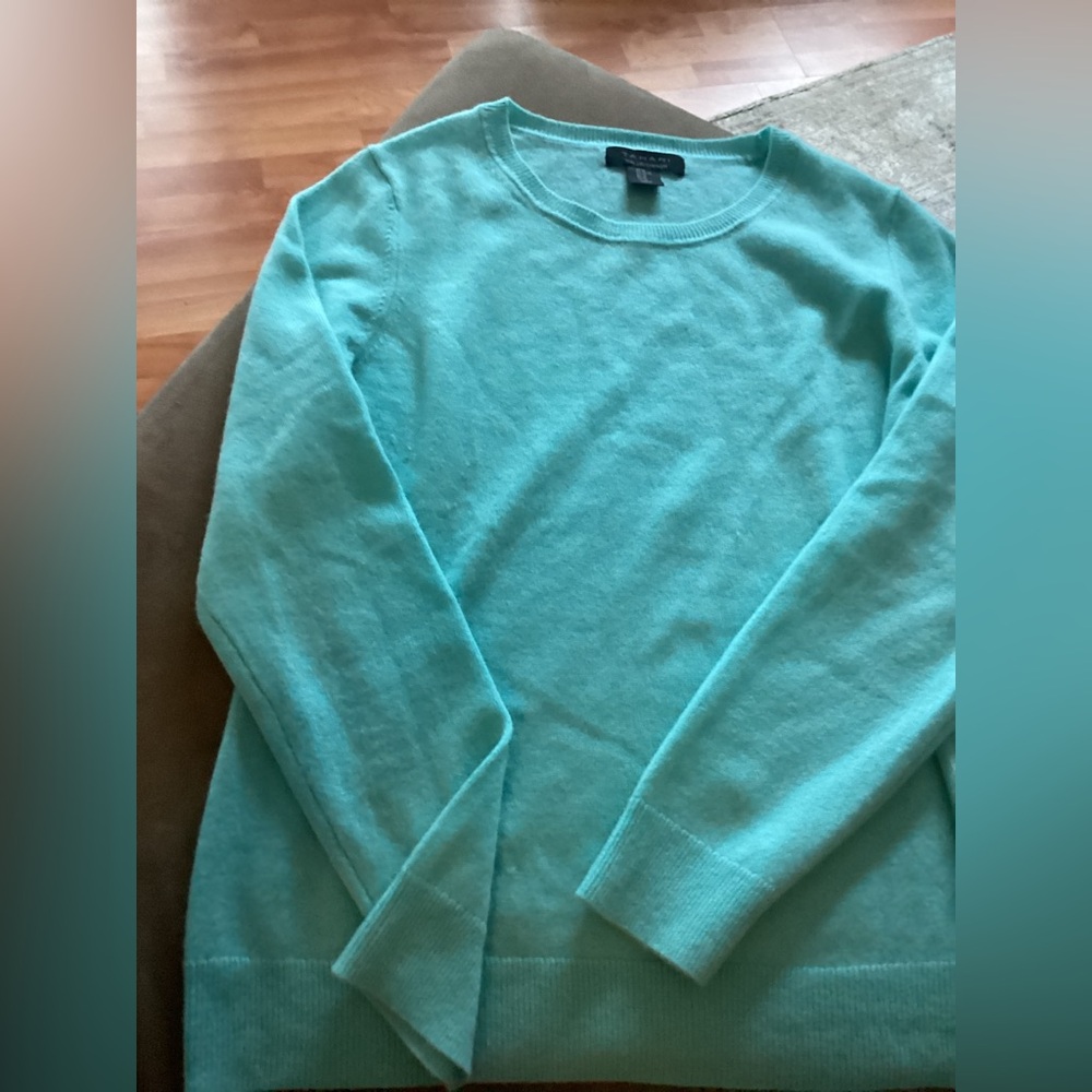 Tahari Women’s Light Blue Crewneck Sweater CASHMERE